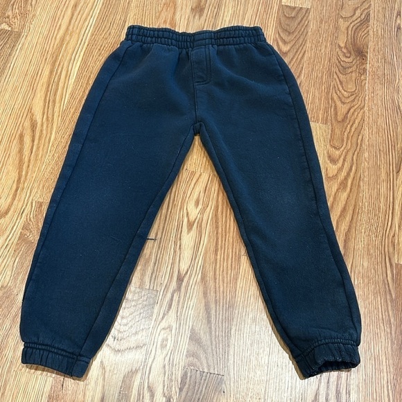 Bundle boys play clothes 4 piece lot pants and tops size 5/6 black and red - Picture 7 of 12